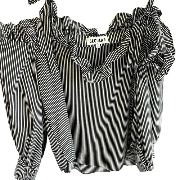 Secular.lab Black White Stripe Cold Shoulder Ruffle Top - Picture 3 of 4